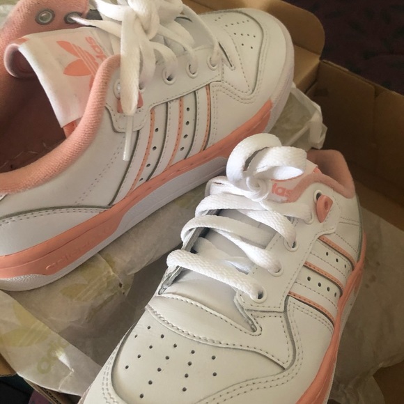 Adidas - Picture 4 of 5